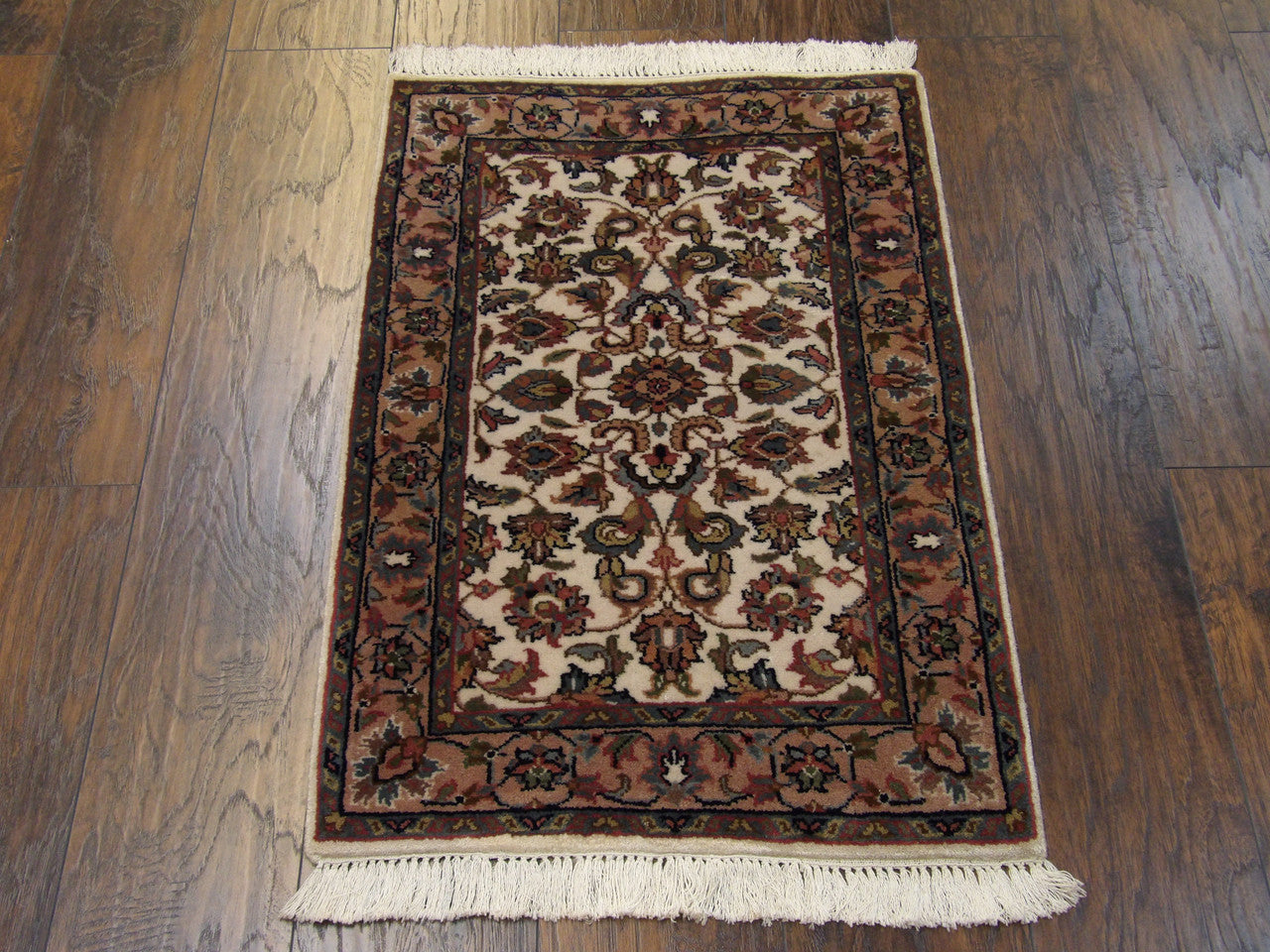 Fine Persian Bidjar rug corner detail