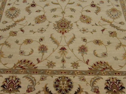 Chobie Traditional hand-knotted wool rug in Ivory, 5'7" x 7'8", SKU W739