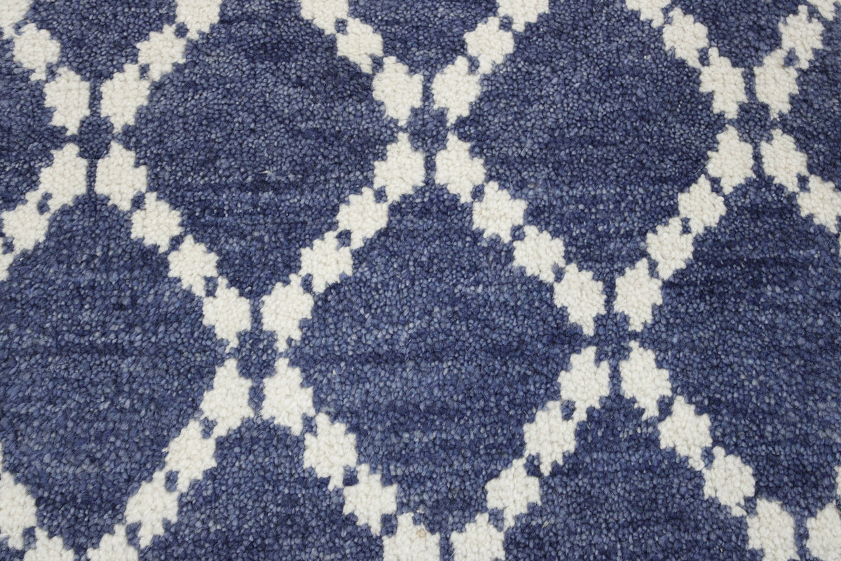 Modern Gemotrical Design rug border detail