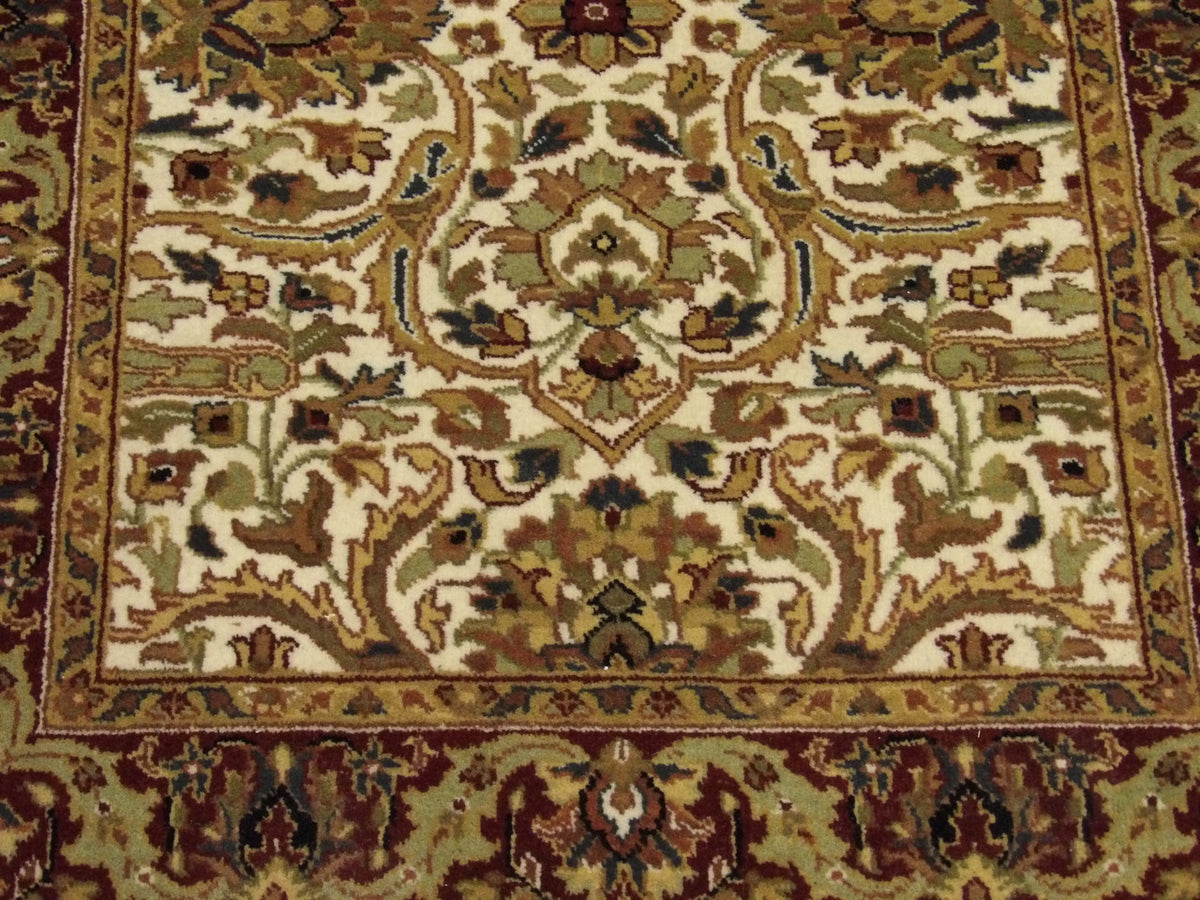 Fine Persian Kashan rug border detail