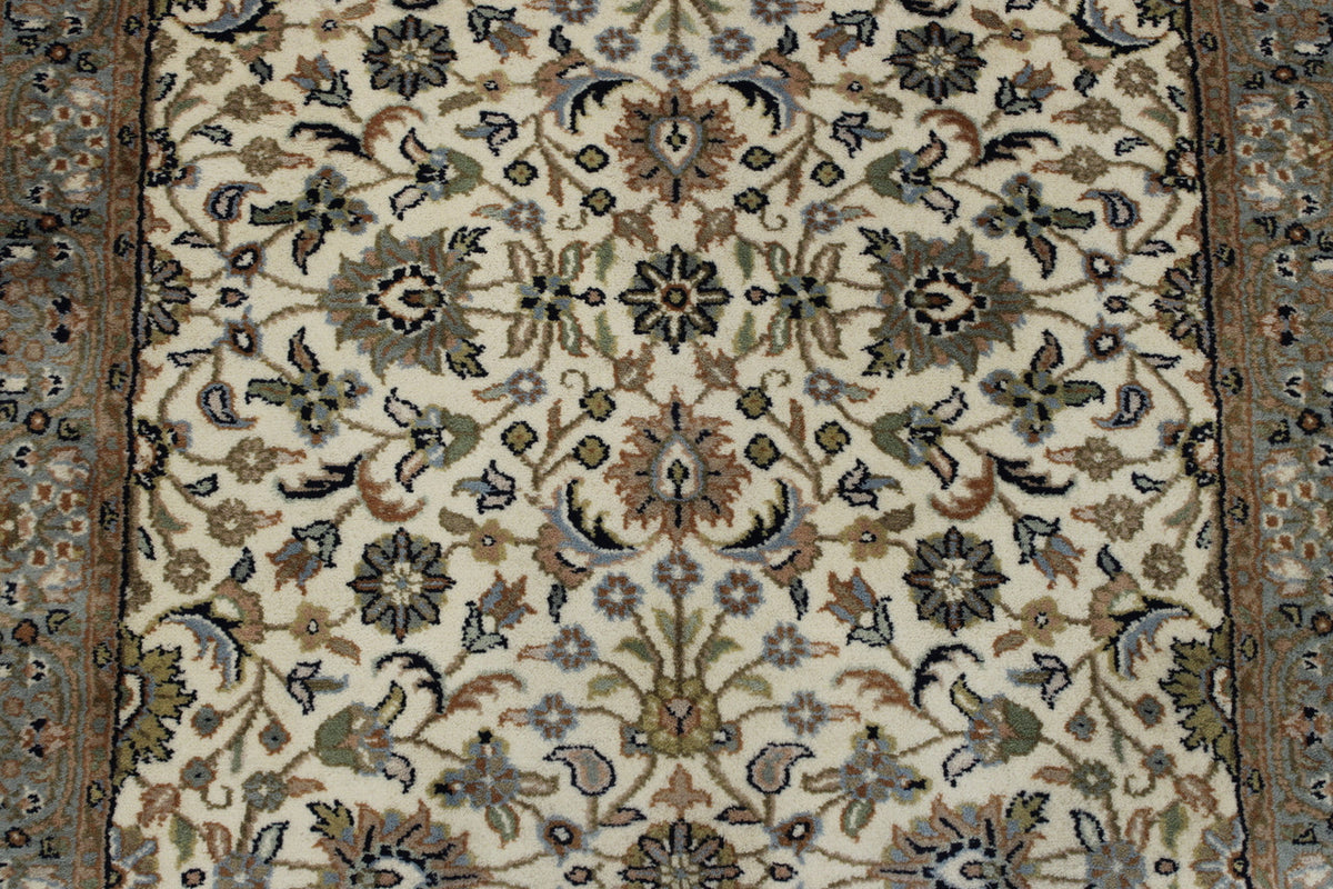 Traditional Fine Herati rug border detail