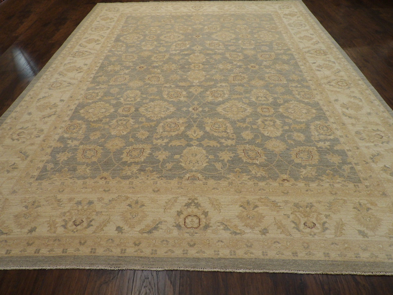 Oushak Chobi Natural Dye rug corner detail