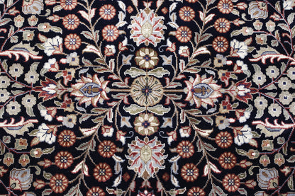 Traditional Turk Heraki rug corner detail