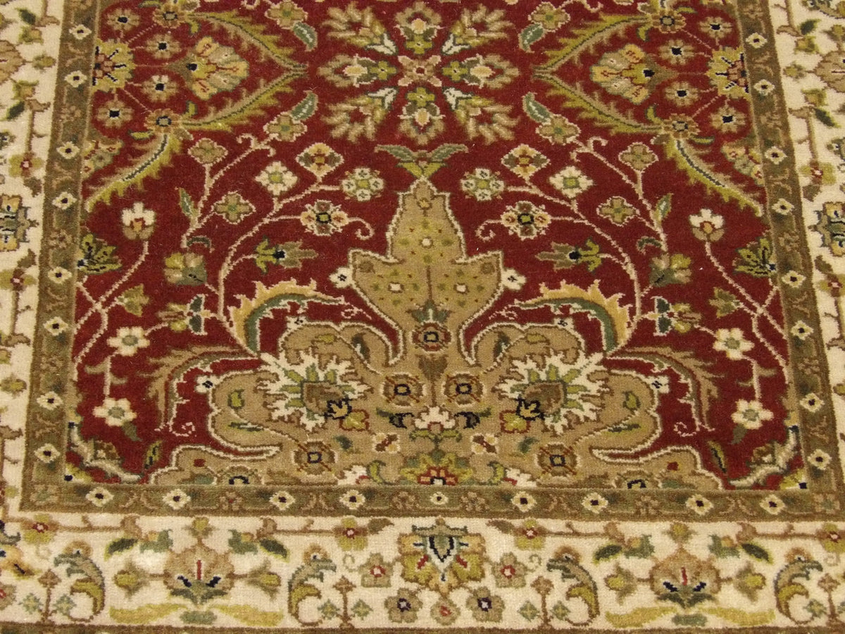 Fine Persian Tabriz rug border detail