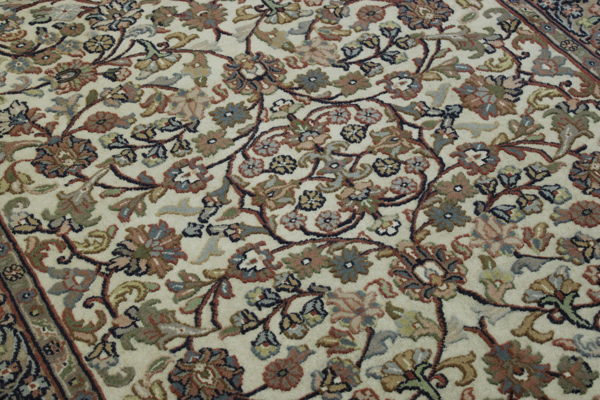 Full view of Traditional Mahal Design rug