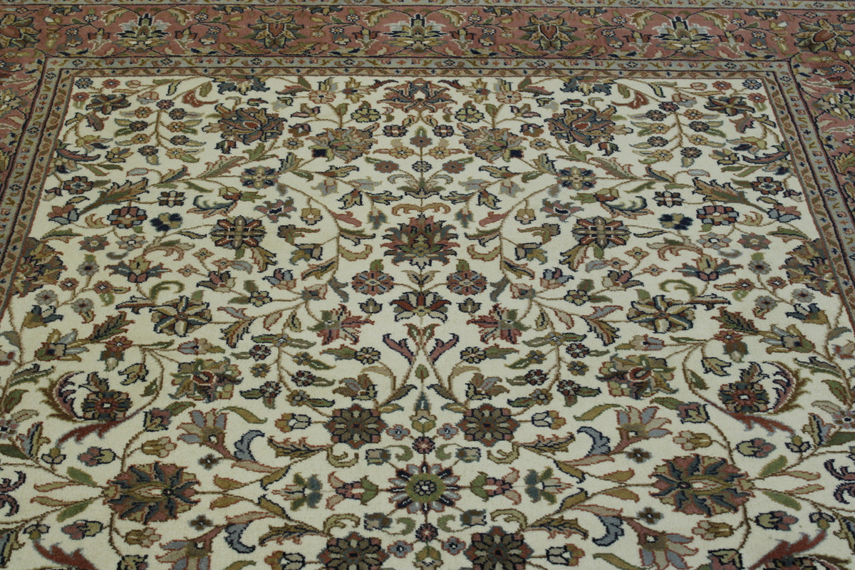 Traditional Mahal Design rug corner detail