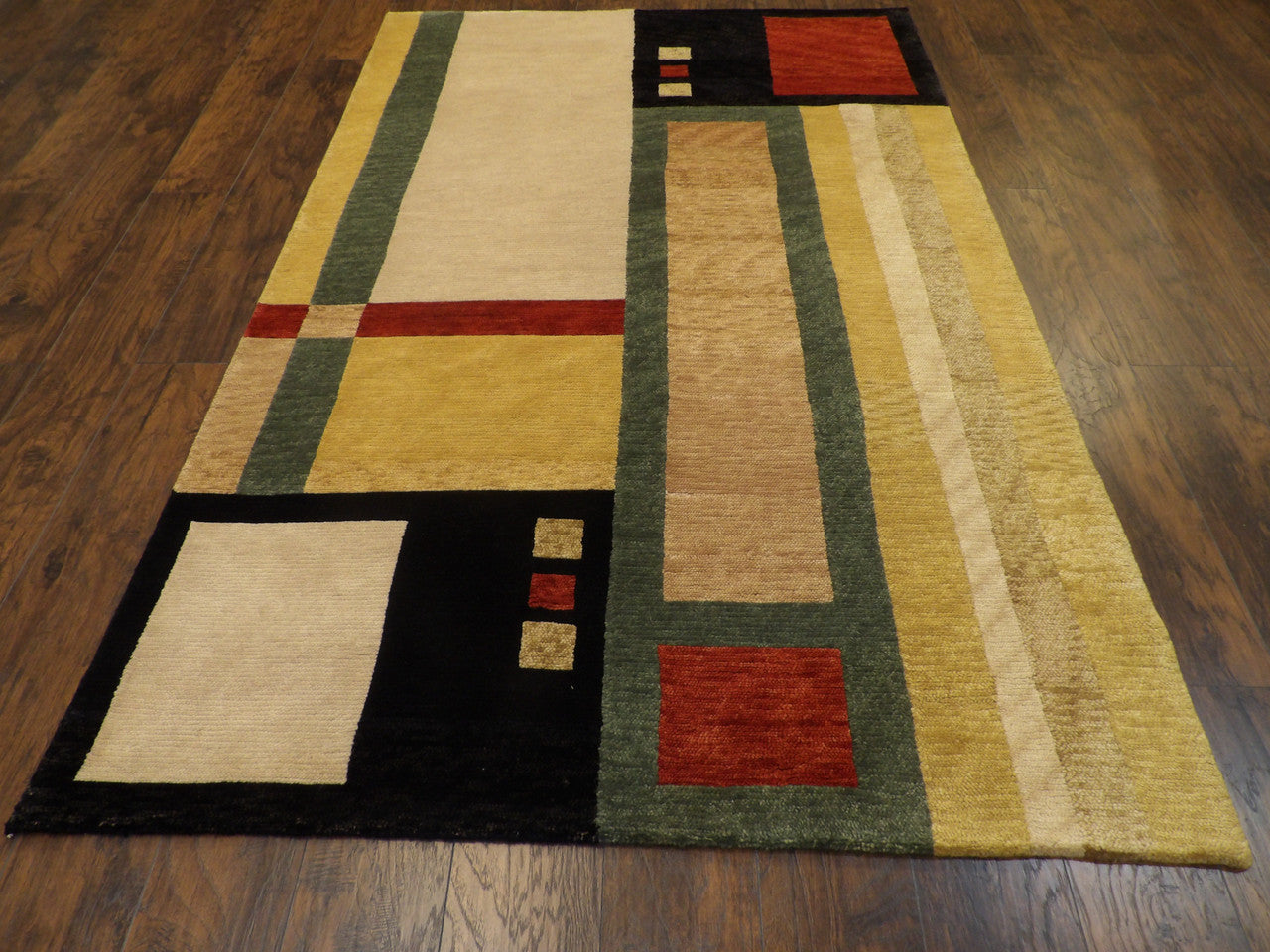 Modern Carved Geometrical Design rug corner detail