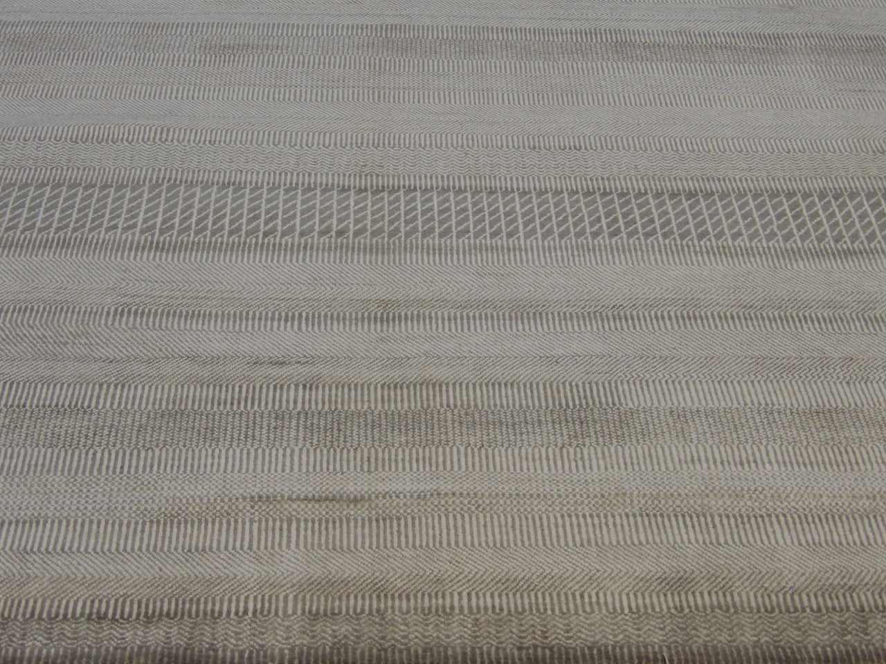 Modern Grass rug border detail