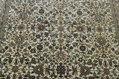 Traditional Mir Design rug border detail