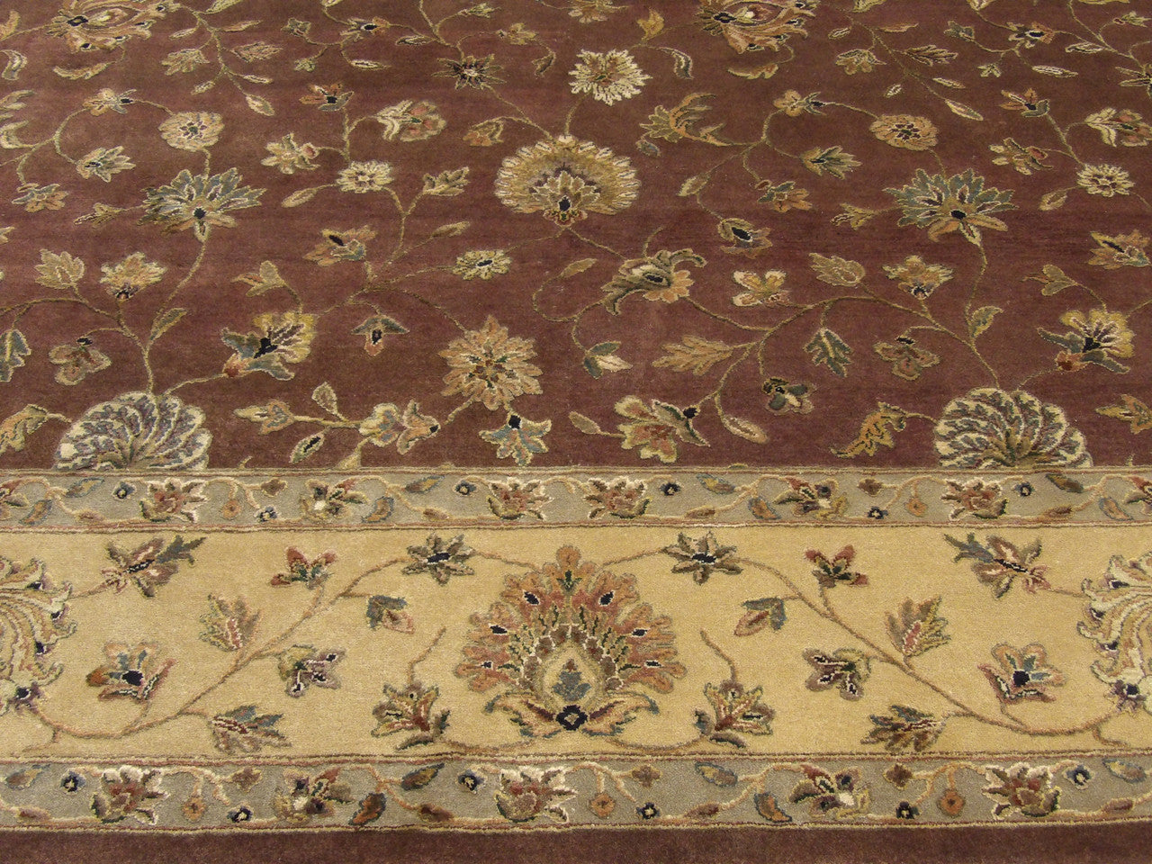 Fine Jaipur rug border detail
