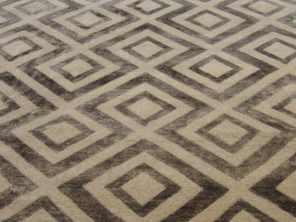 Modern Abstract Diamond Design rug border detail
