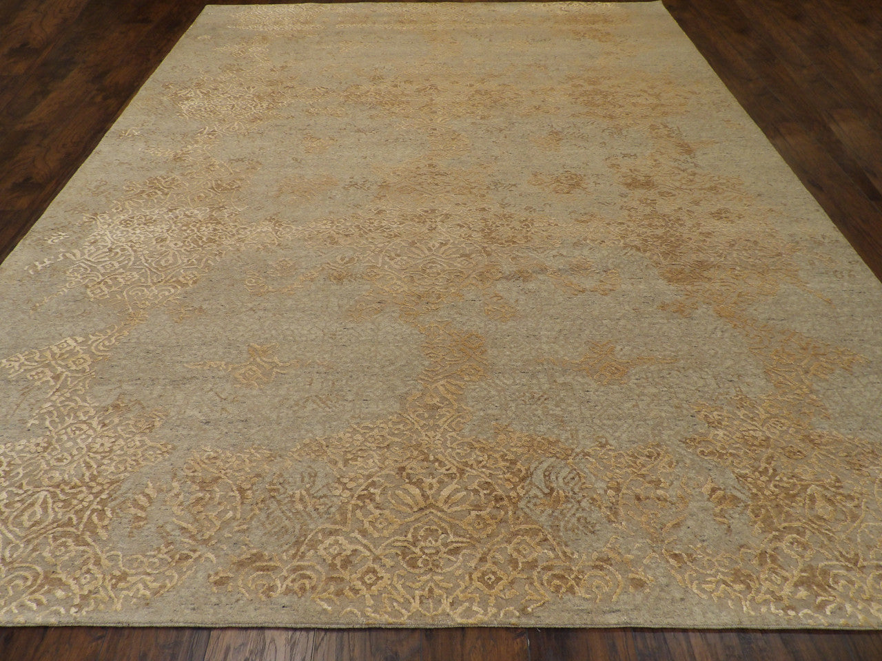 Transitional Broken Design Hand Carved rug corner detail