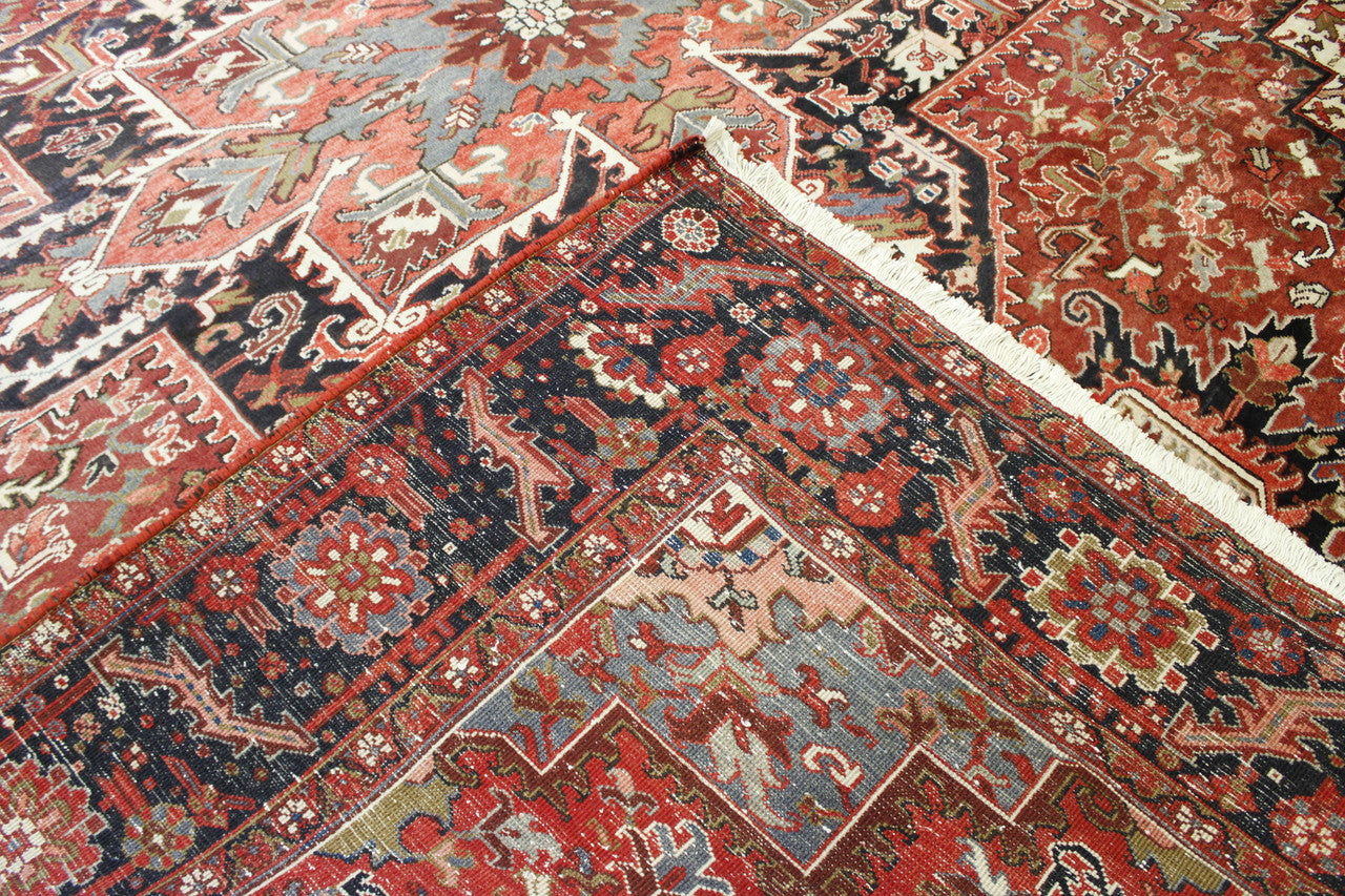 Tribal Antique Sherapi Con Holmes pattern detail