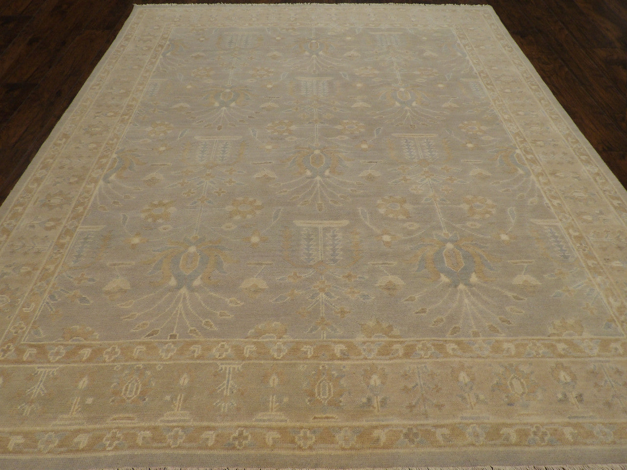 Close-up of wool pile on Oushak Chobie rug