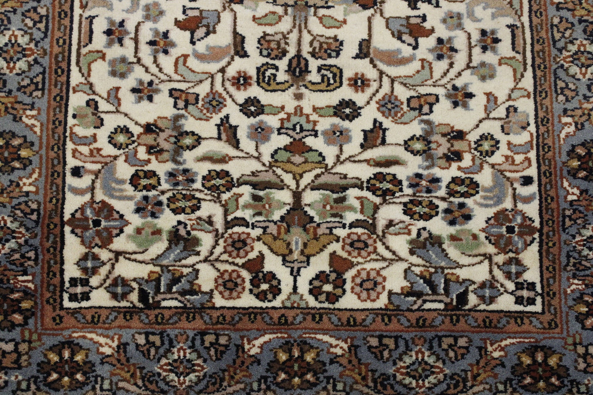 Traditional Fine Herati rug corner detail