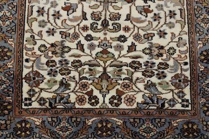 Traditional Fine Herati rug corner detail