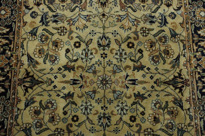 Traditional Fine Indo Farahan rug corner detail