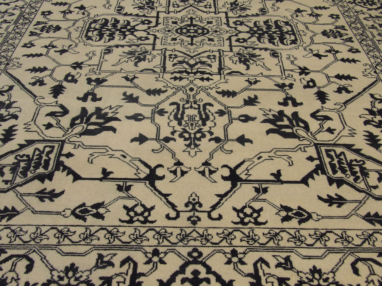 Heriz Oushak Natural Dye rug border detail
