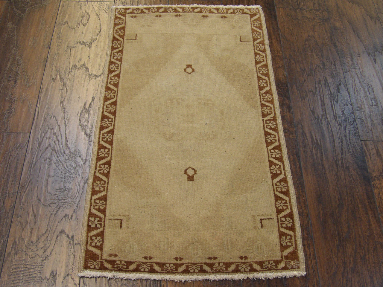 Vintage Turk Anatolian Antique Yastik rug corner detail