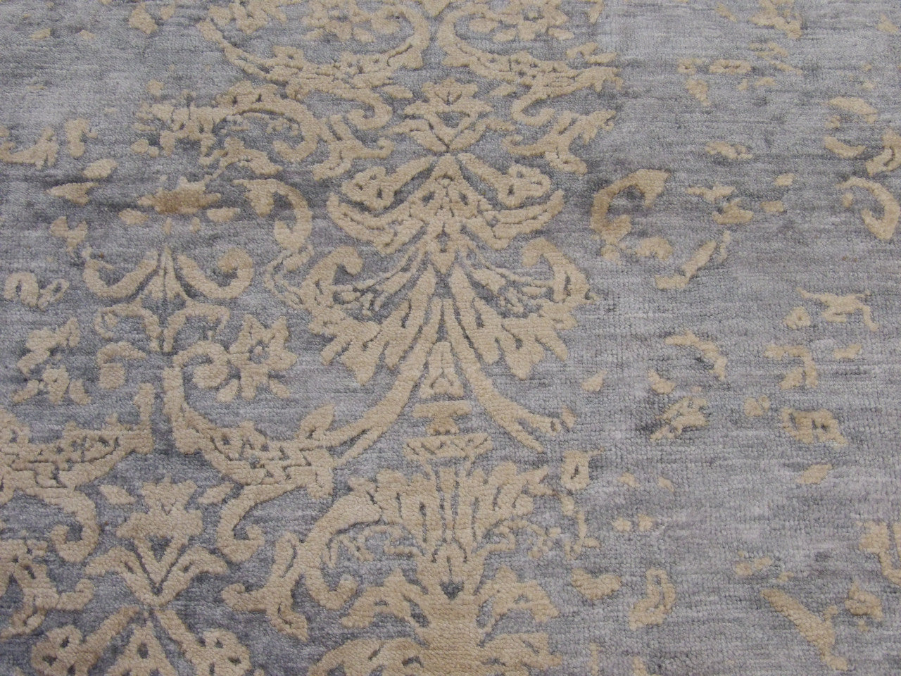 Damask runner border detail