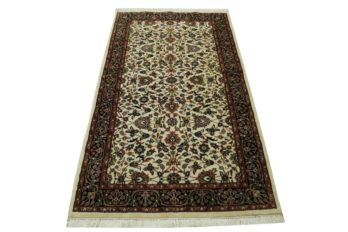 Traditional Indo Mahal rug border detail