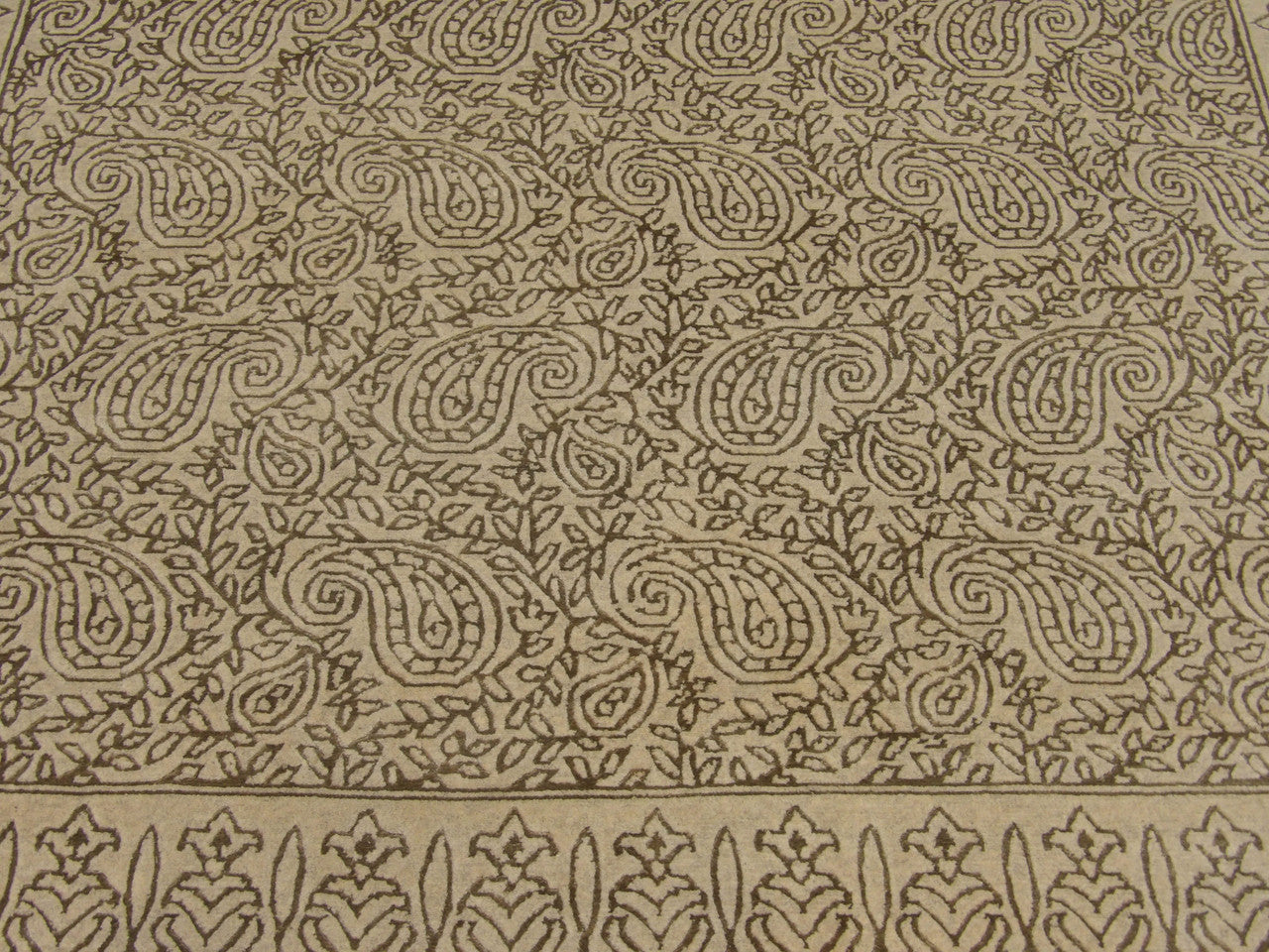 Transitional rug border detail