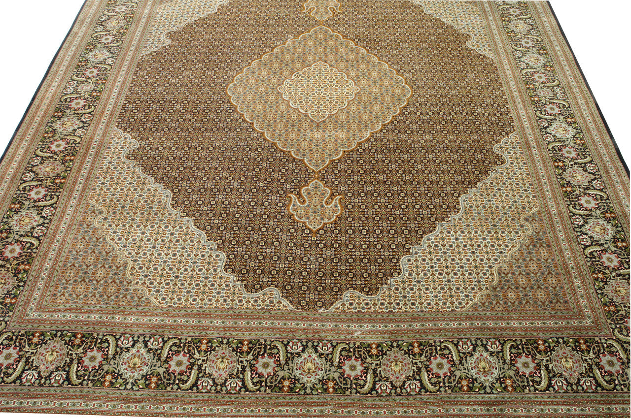 Traditional Mahi Tabriz rug border detail