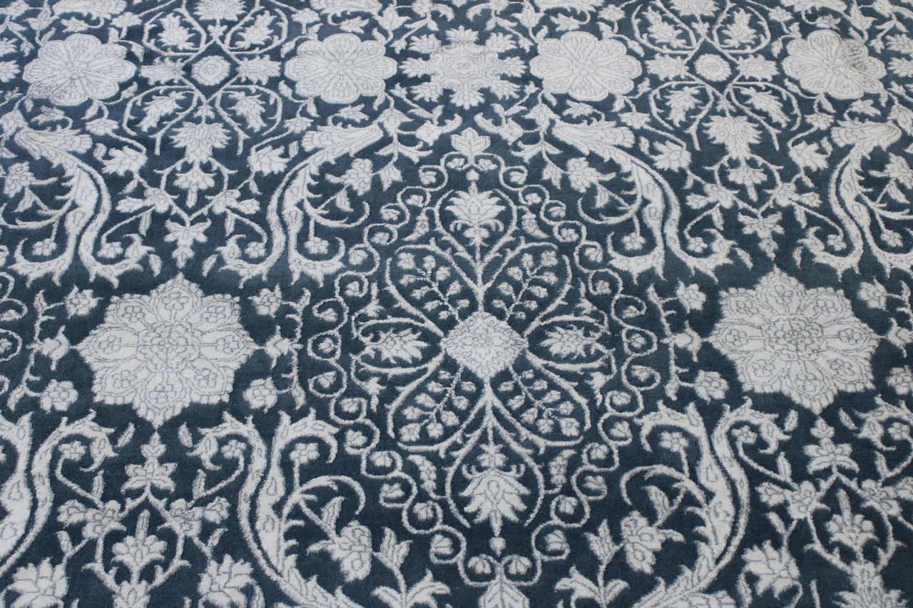 Traditional Haji Jalili rug border detail