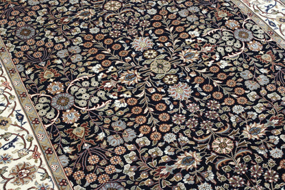 Traditional Fine Heraki rug corner detail