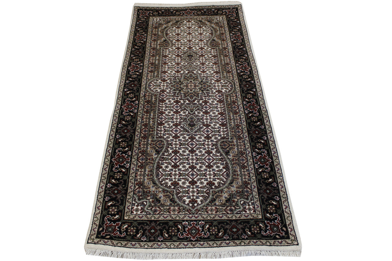 Traditional Indo Qum pattern detail
