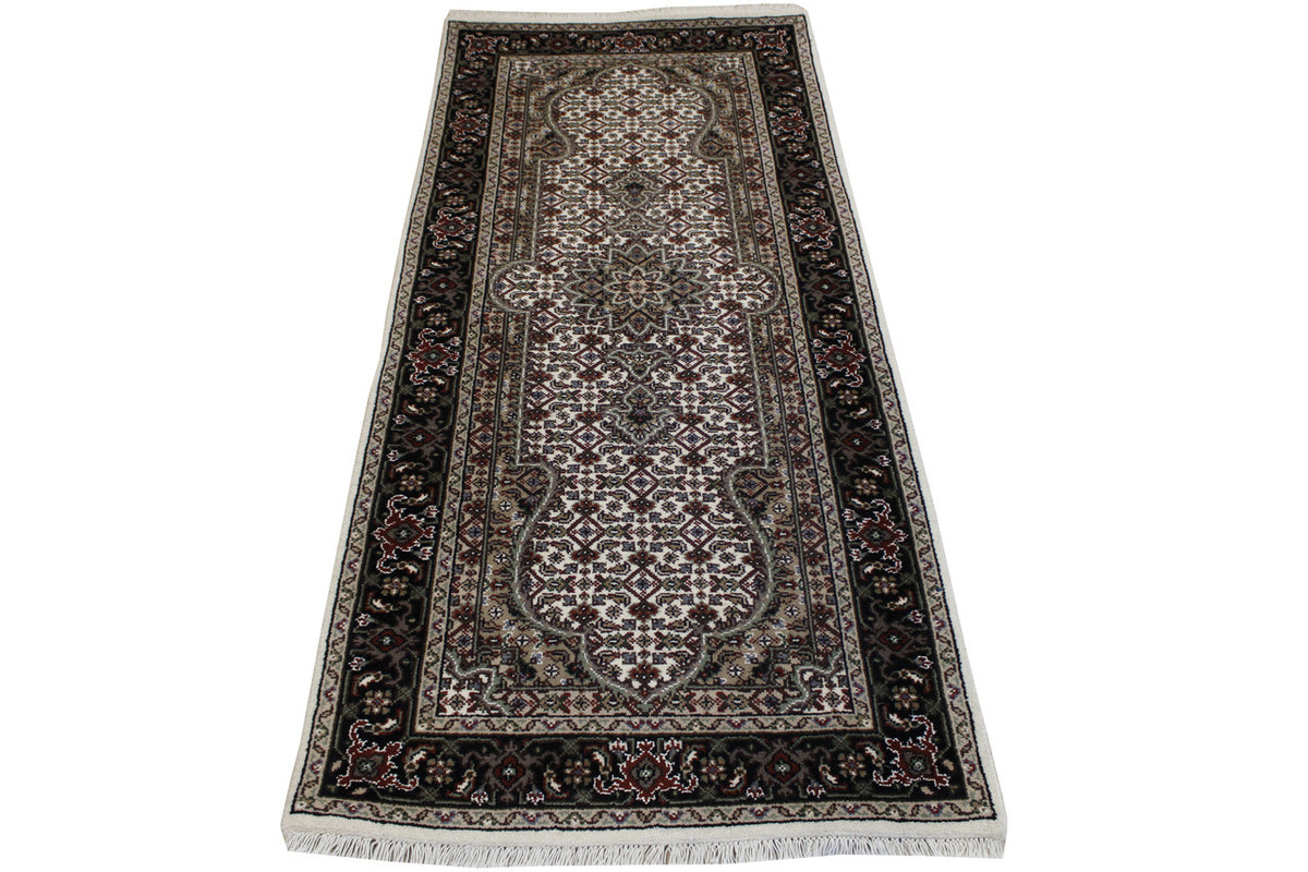 Traditional Indo Qum pattern detail