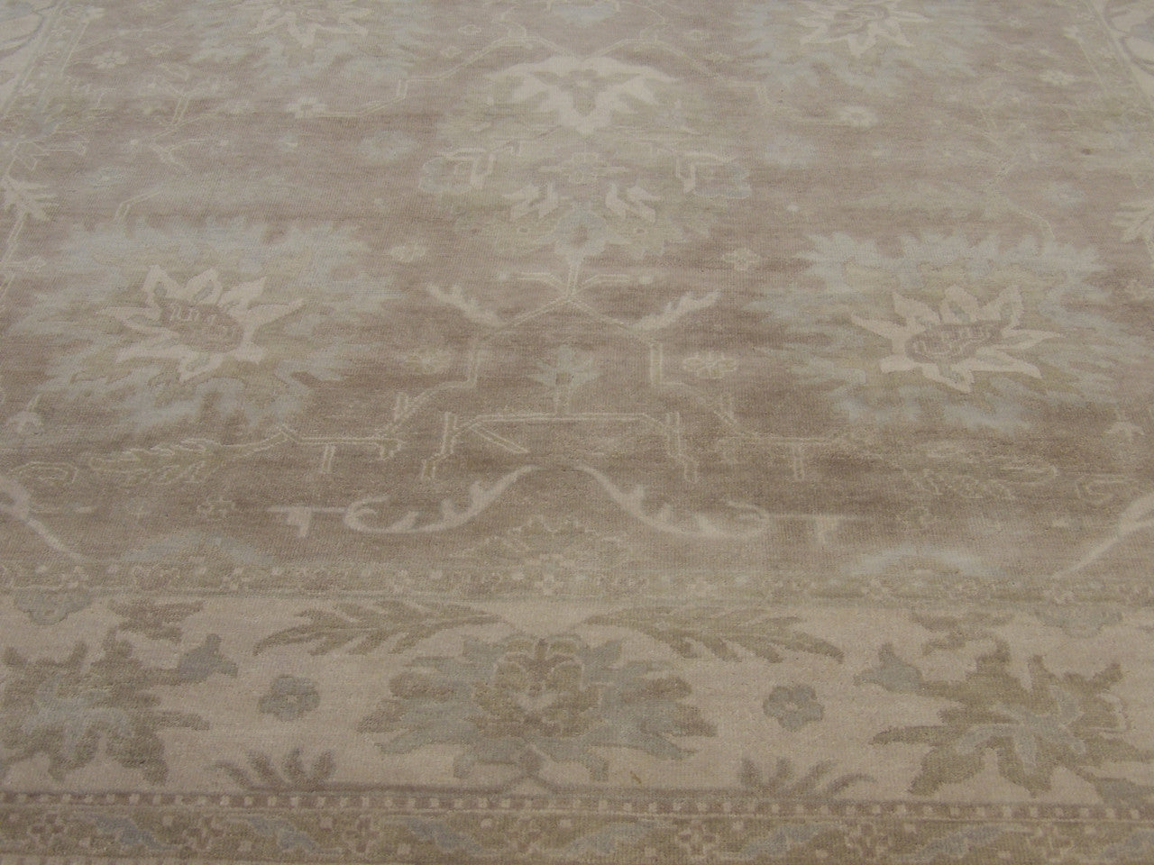 Oushak rug border detail