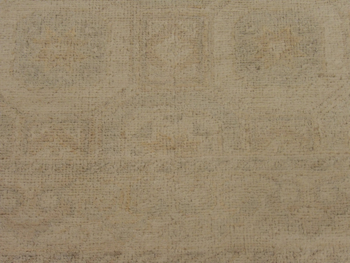 Oushak Chobi Wash rug border detail