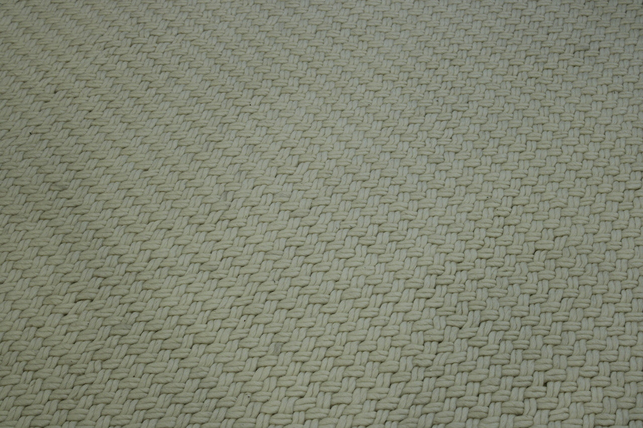 Modern Braided Plain Design rug border detail