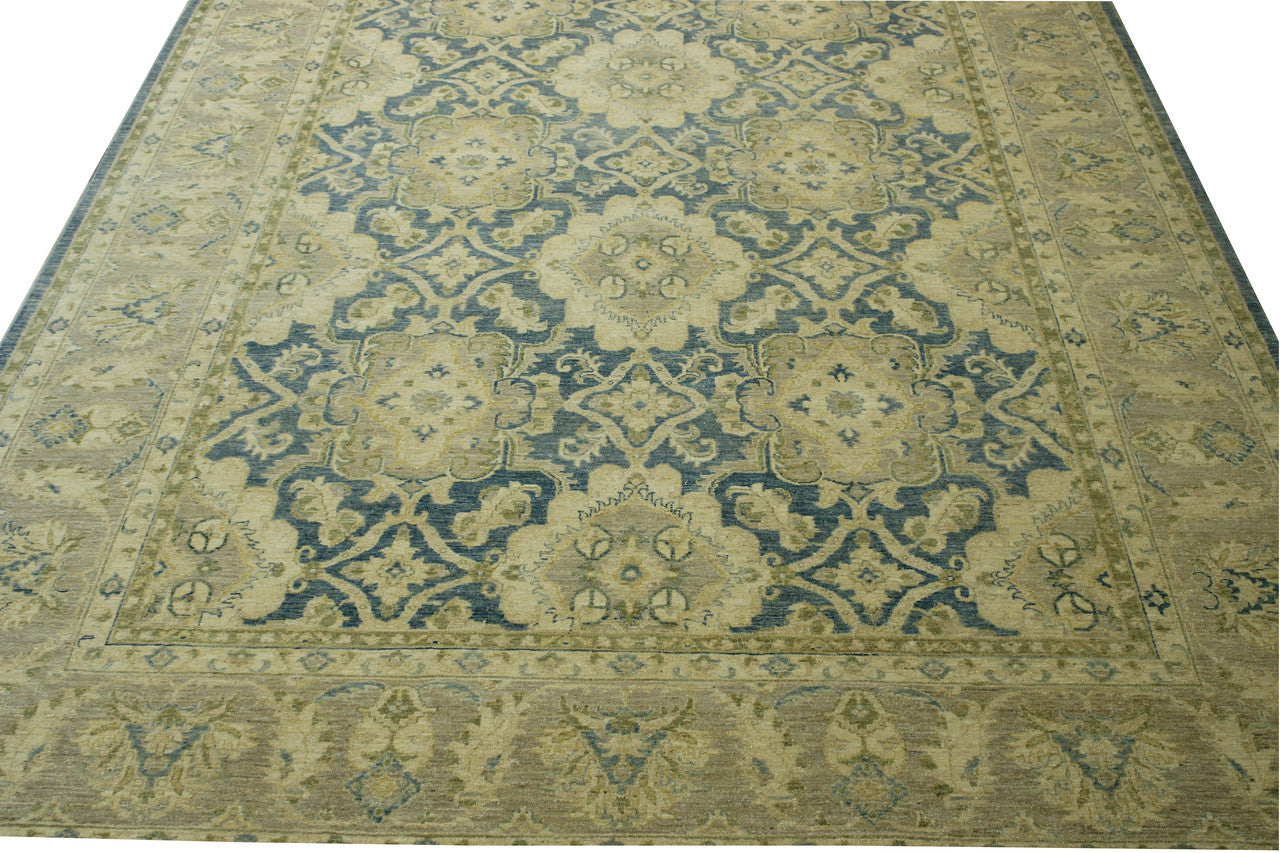Oushak Chobi rug border detail