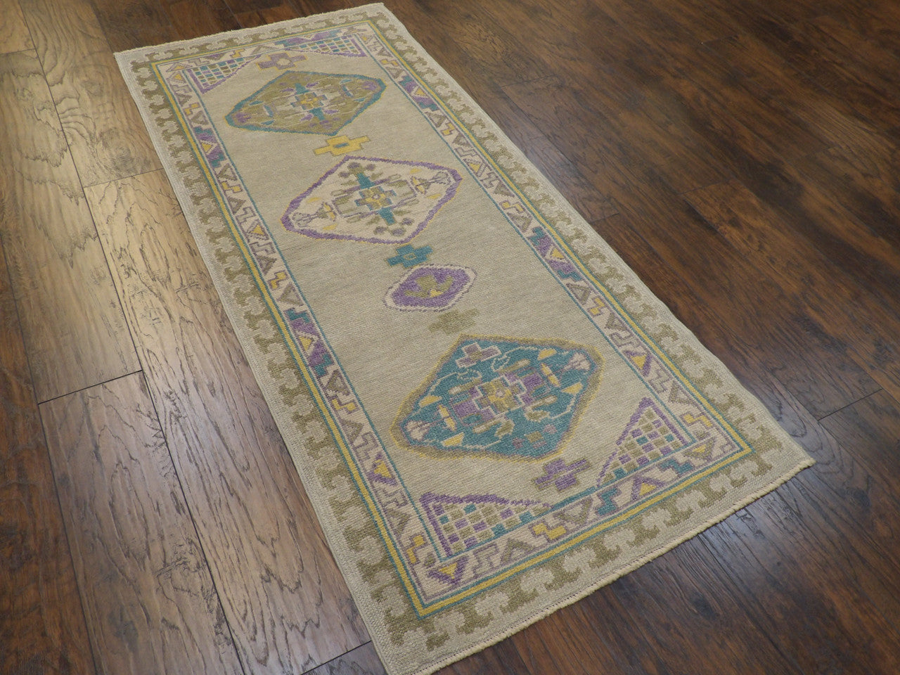 Anatolian Vintage Oushak rug corner detail