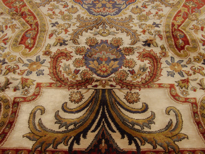 Fine Silky Abusson rug border detail