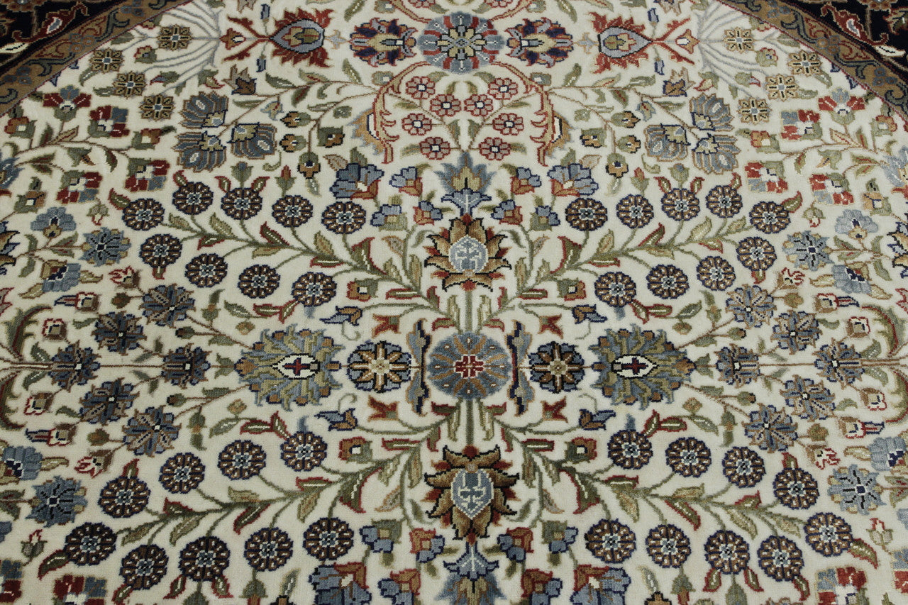 Traditional Fine Heraki rug corner detail