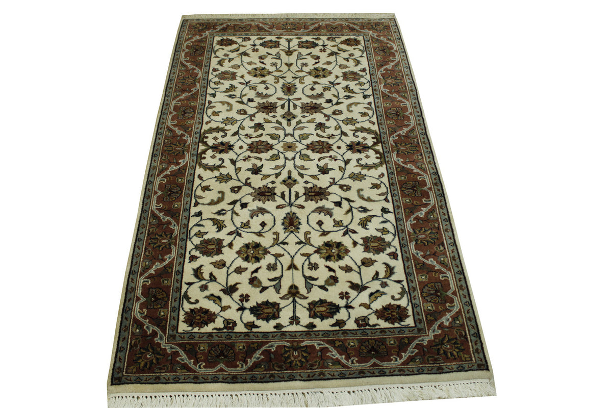 Traditional Indo Mahal rug border detail