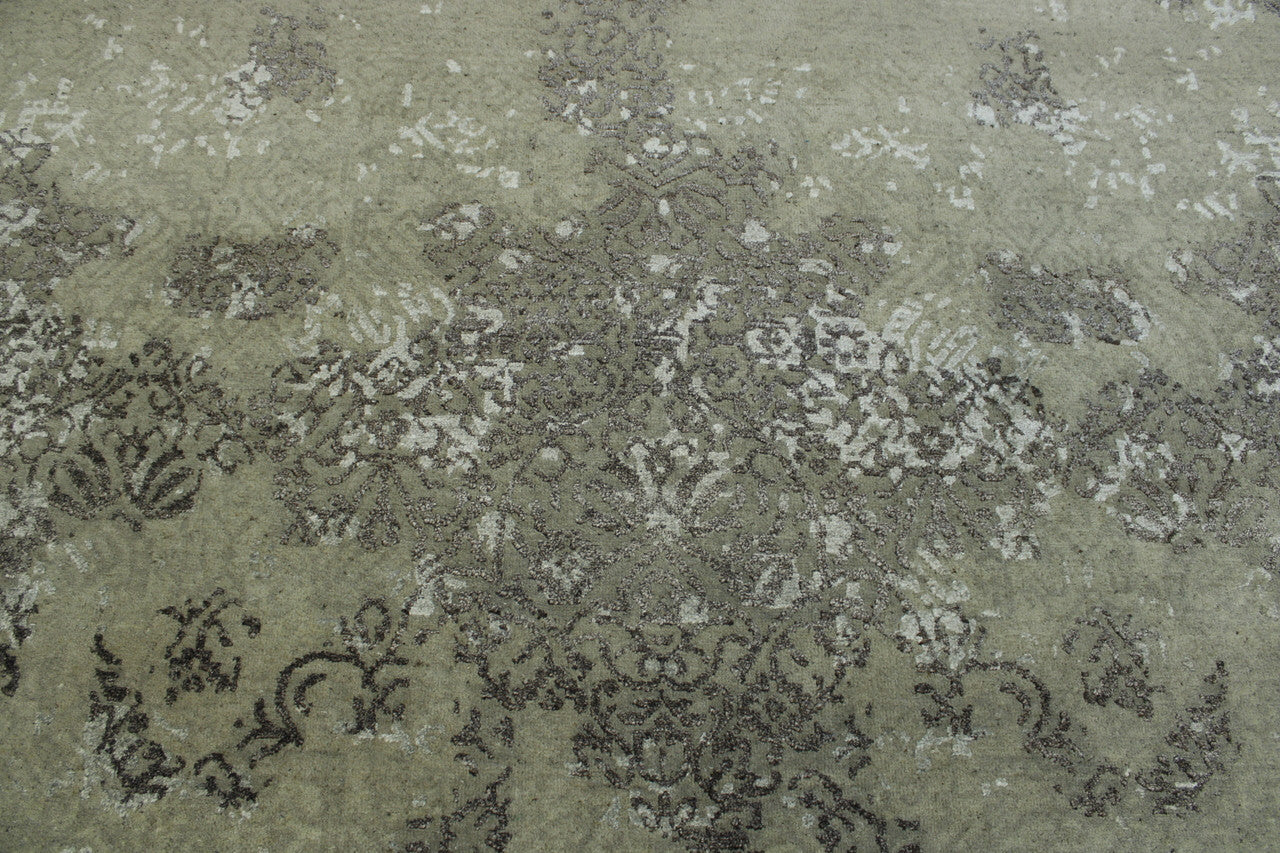 Gray & Silver Transitional Abstract Ikat Design rug in room setting