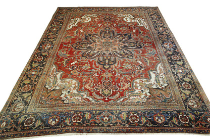 Tribal Antique Heriz Con Dav rug border detail