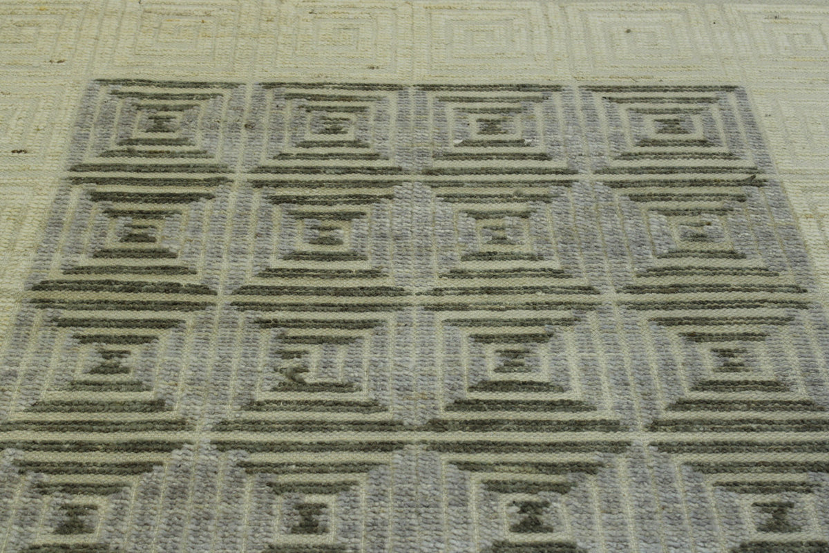 Modern Sumack Weave rug border detail