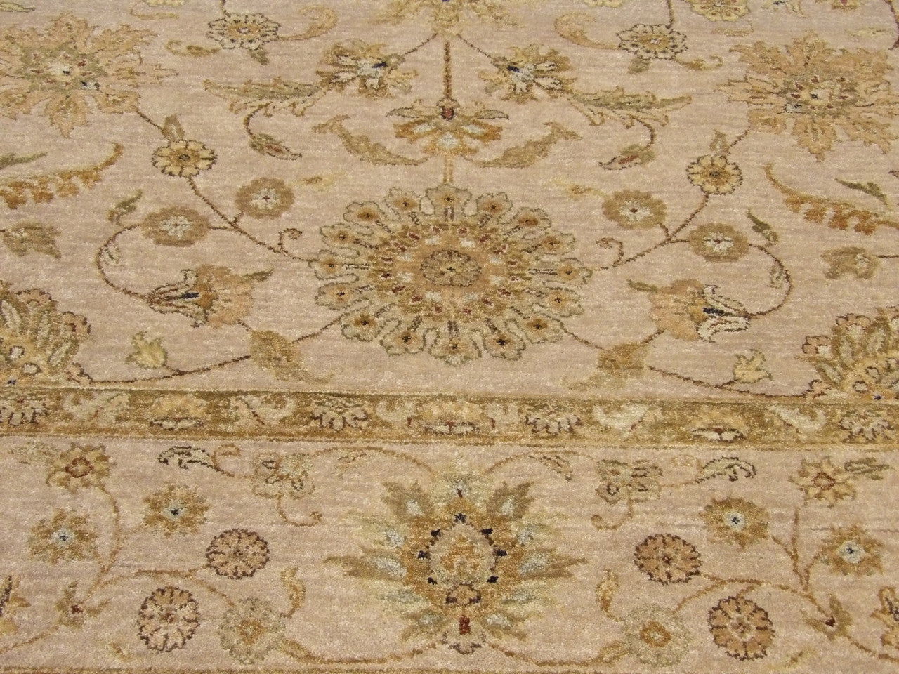 Agra Ziegler rug border detail