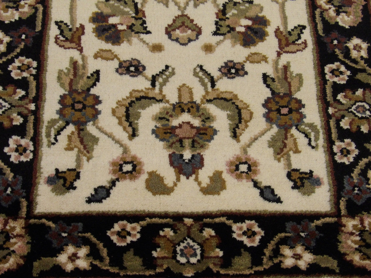 Turkish Knot Kashan Low Pile rug border detail