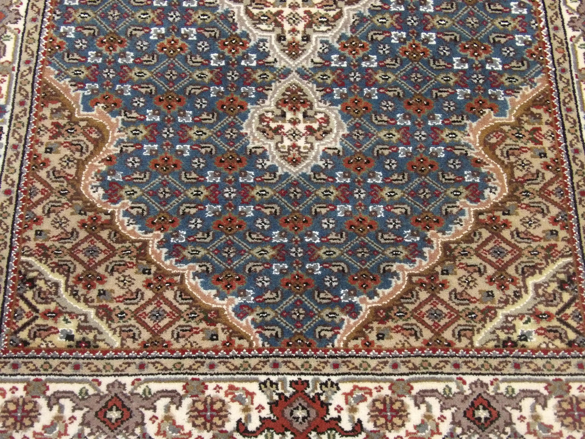 Tabriz rug border detail