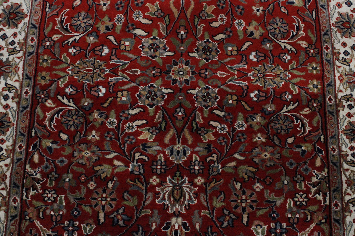 Traditional Mahal Design rug corner detail