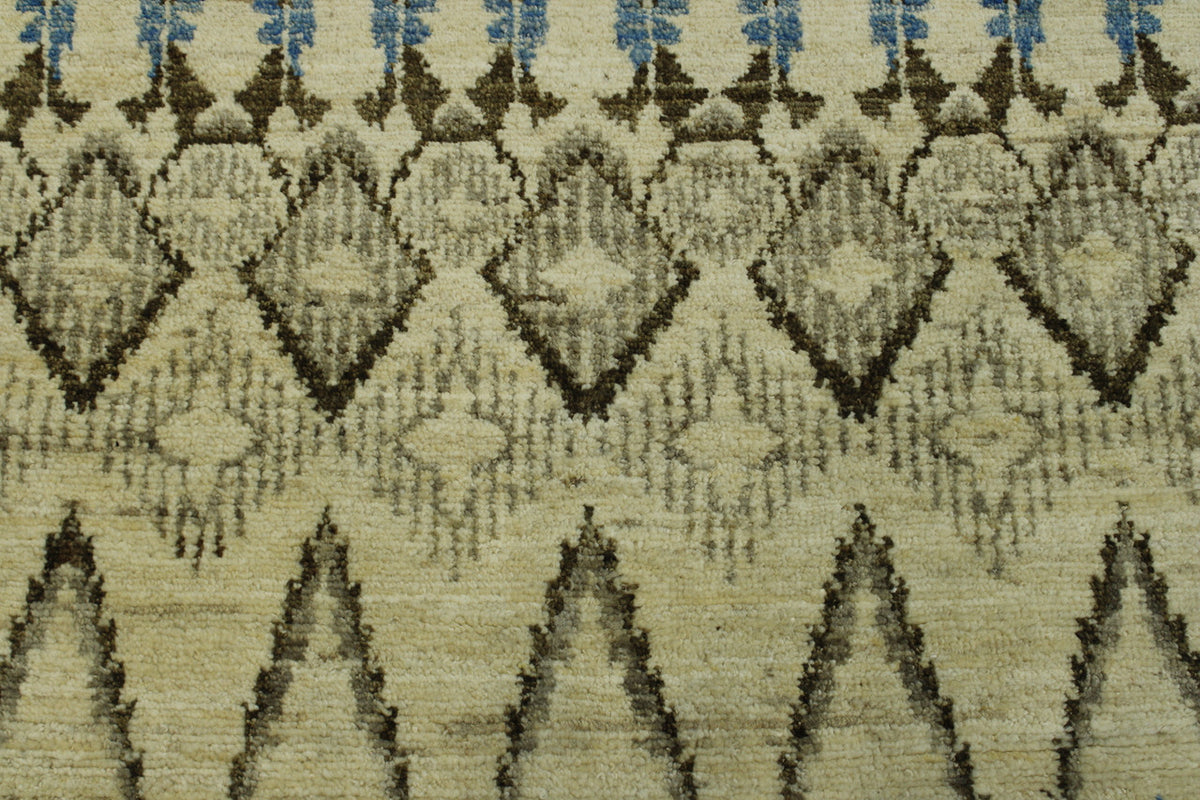 Oushak Ikat Chobi rug corner detail