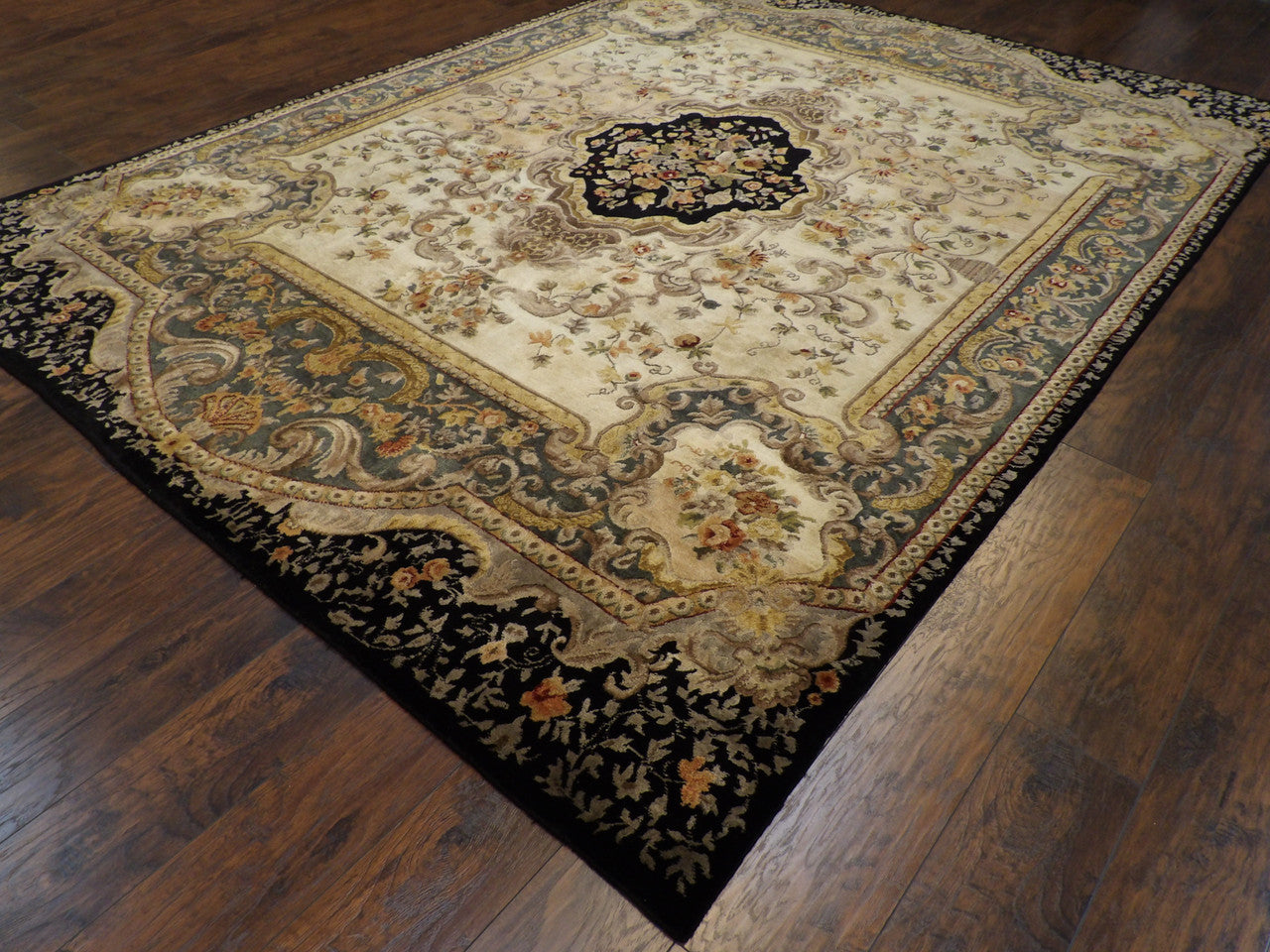 Abusson Traditional hand-knotted wool rug in Black, 8'10" x 11'10", SKU con1