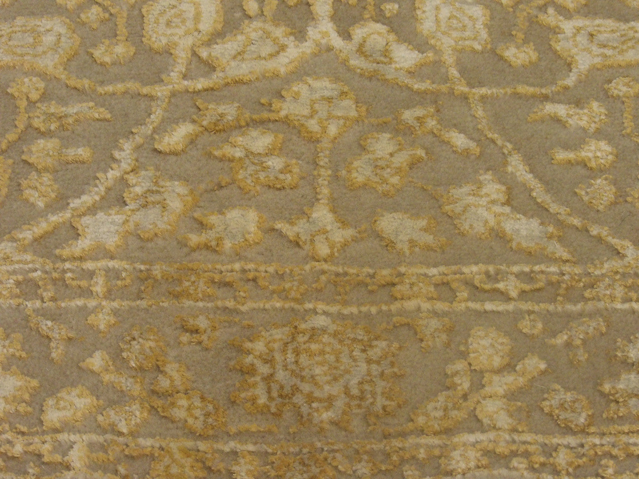 Persian Kashan Carved rug border detail