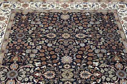 Traditional Fine Heraki rug border detail